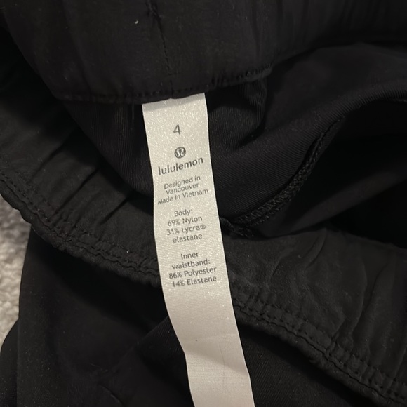 Lululemon On the Fly MR Short 2.5” flux - Picture 4 of 4